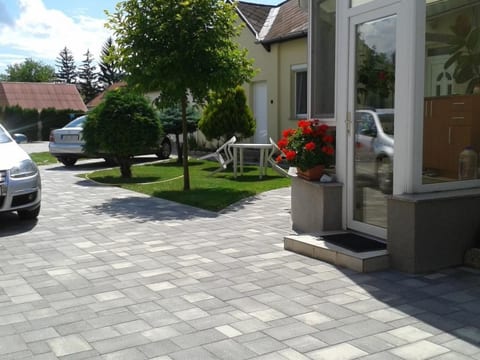 in Bük im Parterre mit Garten