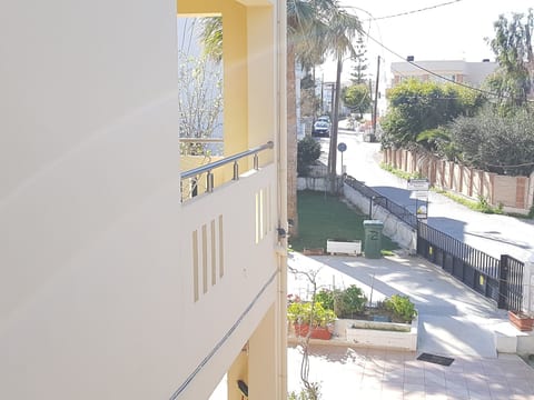 Zinovia Studio mit Balkon