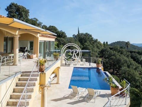 Beautiful villa in Valcros with pool and sea