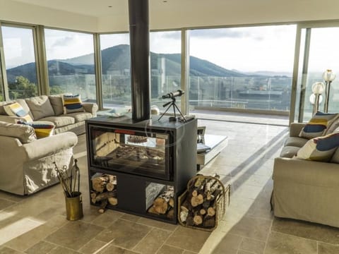 Beautiful villa in Valcros with pool and sea
