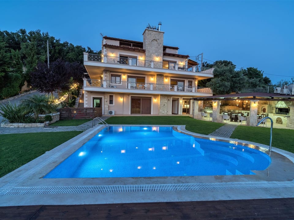Villa Zeus con piscina privata e Jacuzzi - Kaloniktis