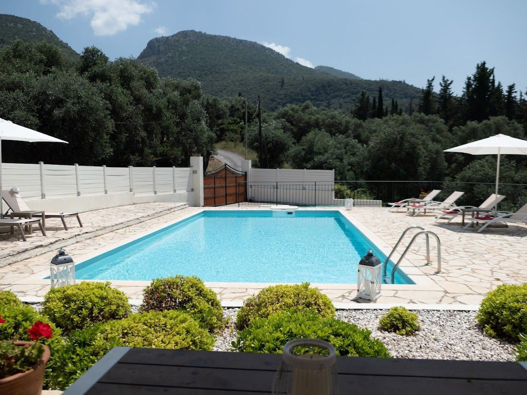 Ferienvilla mit Garten, Grill und Terrasse