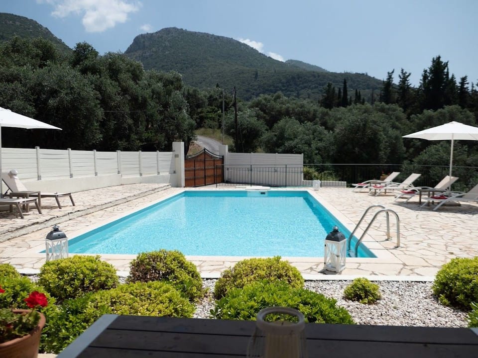 Ferienvilla mit Garten, Grill und Terrasse - Acharavi