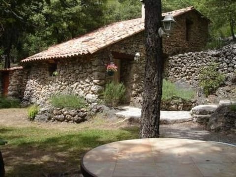 in Sillans-La-Cascade mit Garten
