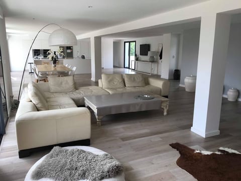 Villa mit Garten, Grill und Terrasse