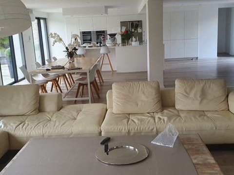 Villa mit Garten, Grill und Terrasse