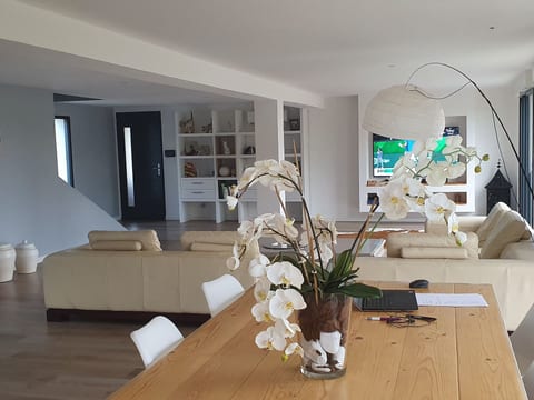 Villa mit Garten, Grill und Terrasse