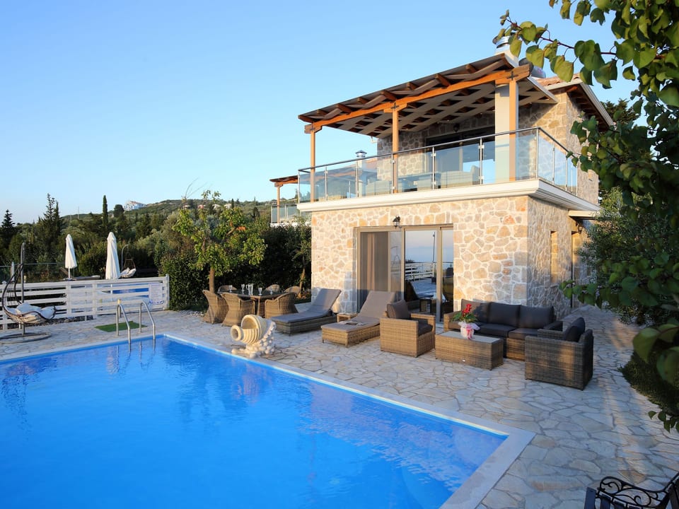 Villa en pierre luxueuse Emily près de la plage de Mylos