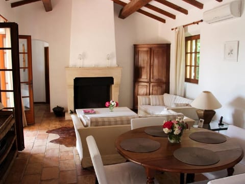 Charmante Villa mit Pool und Golfplatz