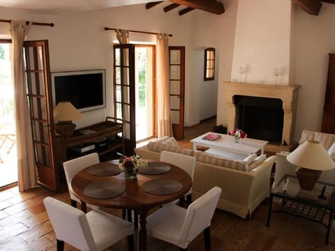 Charmante Villa mit Pool und Golfplatz