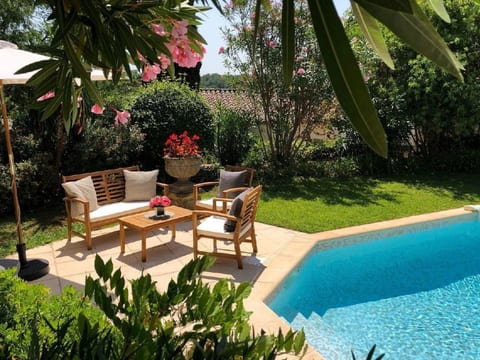Charmante Villa mit Pool und Golfplatz