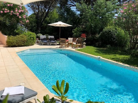 Charmante Villa mit Pool und Golfplatz
