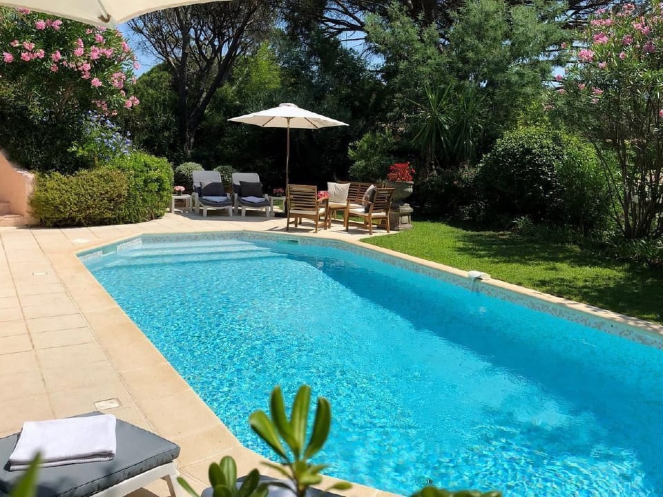 Charmante Villa mit Pool und Golfplatz - Saint-Raphaël