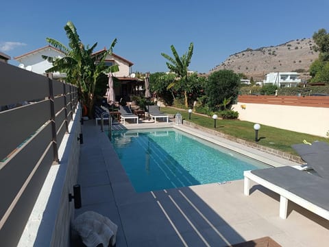 Villa Fay mit privatem Parkplatz in Lardos