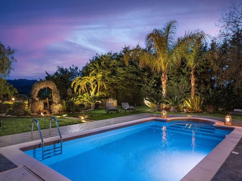 Gemütliche Villa Zenia in Damatria