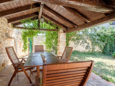 Wunderschöne Steinvilla mit privatem Garten und Terrasse