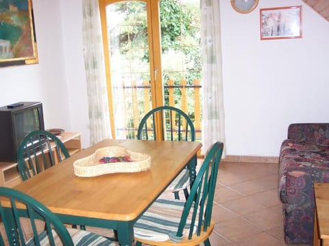 Appartement B in Strandnähe mit Terrasse und Grill