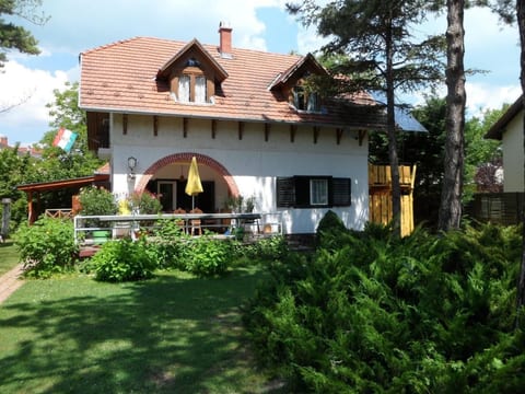 Appartement B in Strandnähe mit Terrasse und Grill