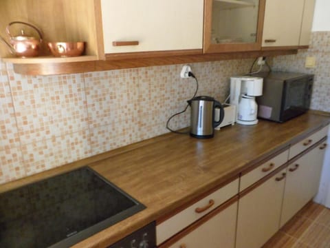 Appartement A in Strandnähe mit Terrasse und Grill