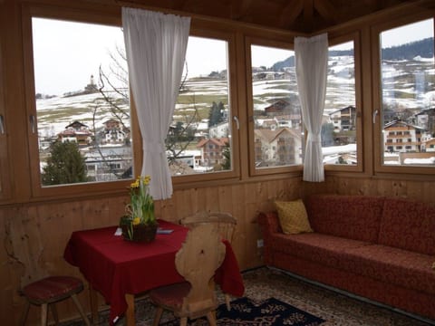 VILLA - LAURIN