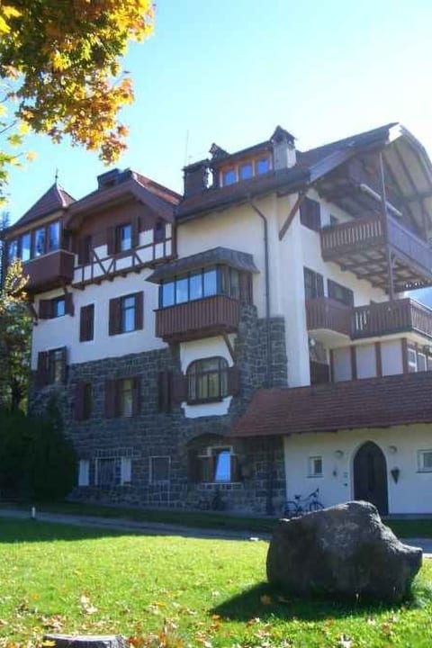 VILLA - LAURIN