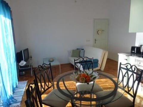 Trogir Yellow House A2