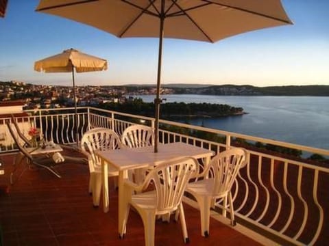 Trogir Yellow House A2