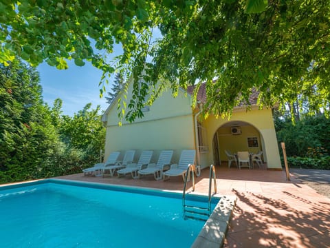 Klimatisiertes Ferienhaus in Siófok mit Grill
