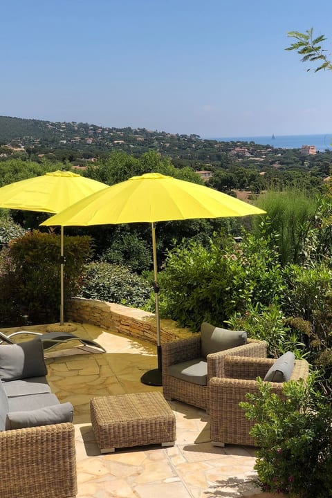 mit Garten, Grill und Terrasse