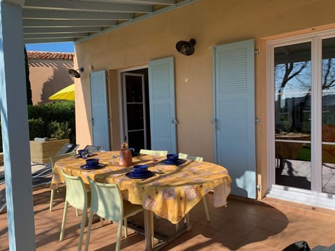 mit Garten, Grill und Terrasse