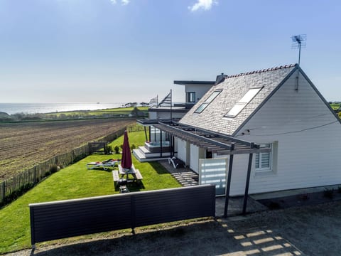 Charmantes Haus mit privatem Jacuzzi in der Bret