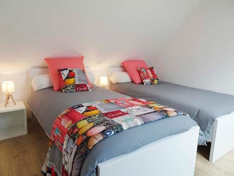Charmantes Haus mit privatem Jacuzzi in der Bret