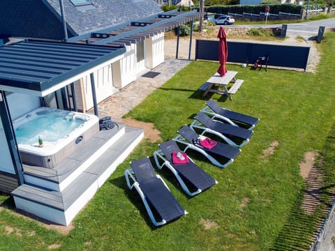 Charmantes Haus mit privatem Jacuzzi in der Bret