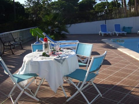 Schönes Ferienhaus in Colares mit Privatem Pool