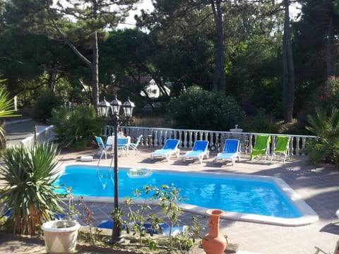 Schönes Ferienhaus in Colares mit Privatem Pool