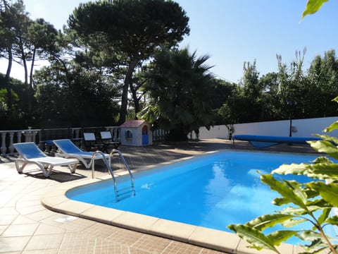 Schönes Ferienhaus in Colares mit Privatem Pool