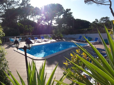 Schönes Ferienhaus in Colares mit Privatem Pool