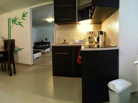Moderne Ferienwohnung in Ujlipotvaros mit Garten