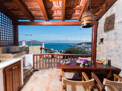 Leonidas Traditionelles kretisches Haus mit Meerblick