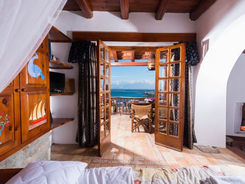 Leonidas Traditionelles kretisches Haus mit Meerblick