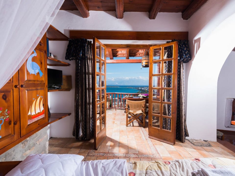 Leonidas Maison crétoise traditionnelle avec vue sur la mer - Plaka