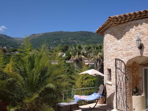 "Villa Sculpture" mit Terrasse