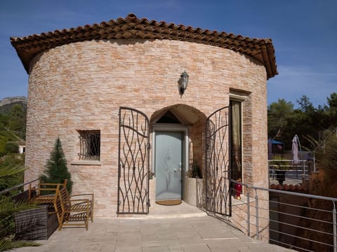 "Villa Sculpture" mit Terrasse