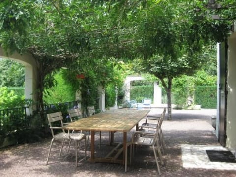 mit Garten, Grill und Terrasse