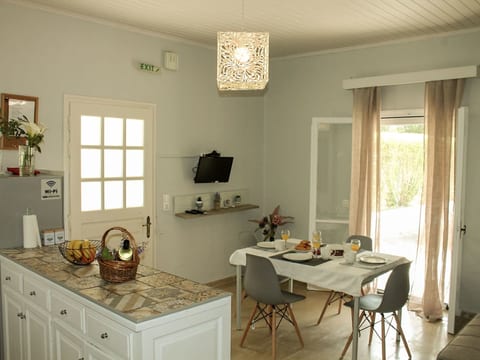 Geräumige Wohnung mit zwei Schlafzimmern in der Nähe des Sandstrandes