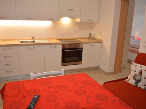 Moderne Ferienwohnung mit Balkon und Pool