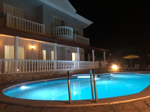 mit Garten, Grill und Terrasse