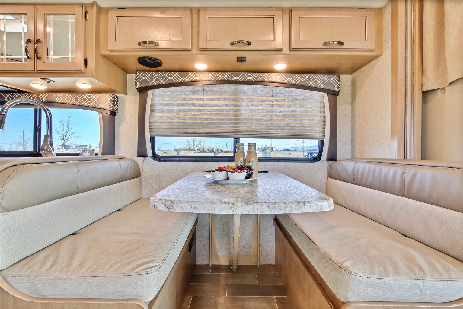 2020-luxury-thor-chateau-(bunk-beds)/