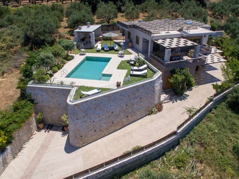 Ferienvilla mit Garten, Grill und Terrasse