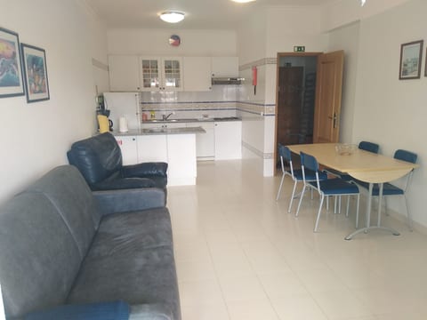 Wohnung in Porches mit Großem Balkon